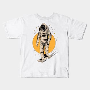 Astronaut freestyle skateboarding Kids T-Shirt